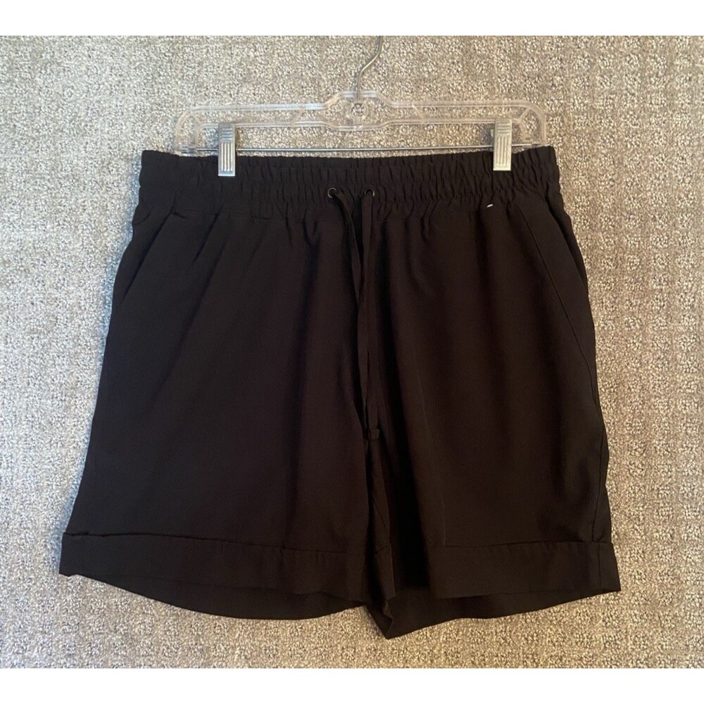 Pull on Cuffed Shorts Womens Medium Black Elastic Waist Slash Pocket